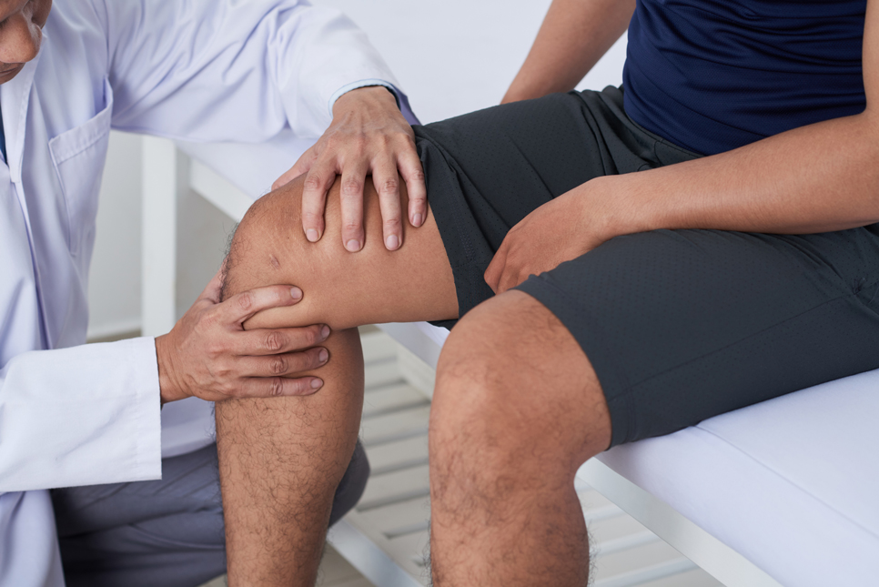 Guide sur les douleurs au genou : causes, traitements et astuces